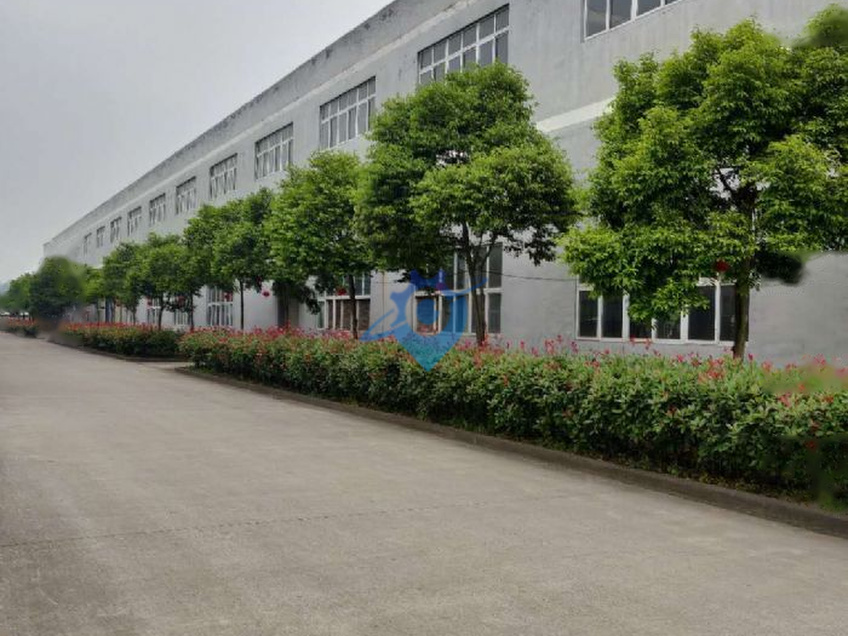 铜梁 工业园 5500平米 标准厂房出租 新修 形象好