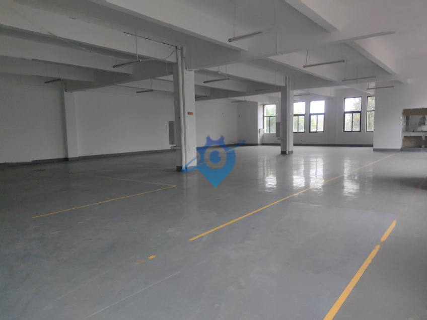 两江新区,轻轨站+公租房,400㎡精装厂房出租