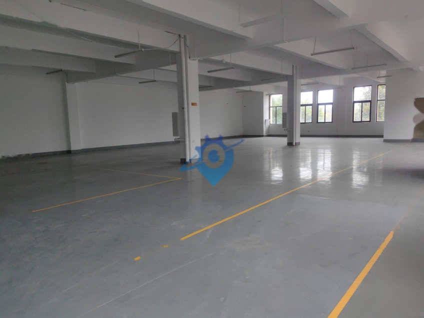 两江新区,轻轨+公交+公租房,400㎡精装厂房起租