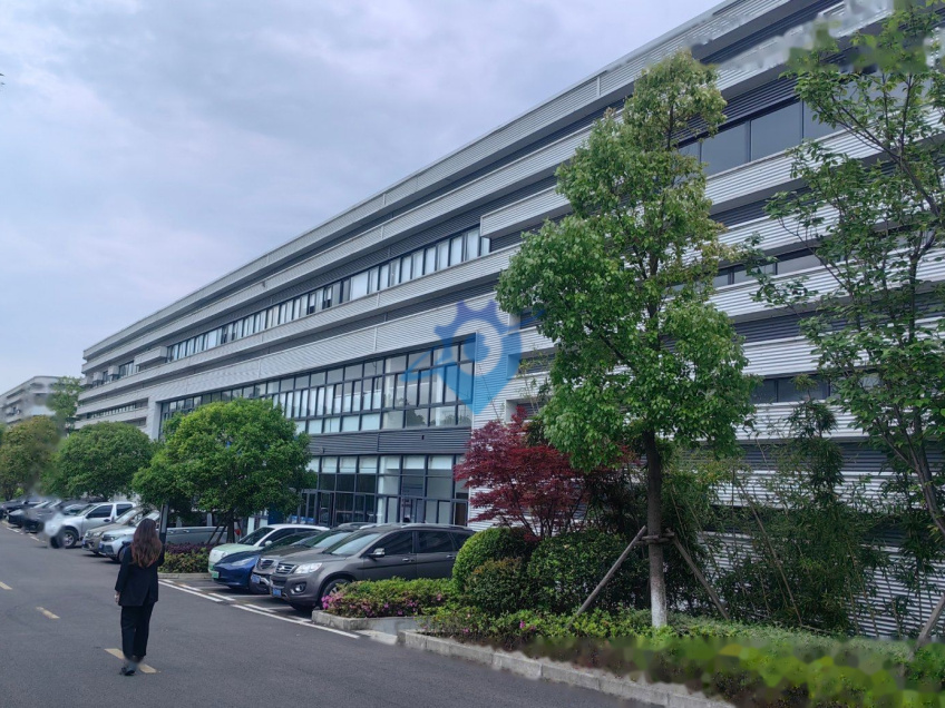 大学城,11米单层钢构,大货门,金刚砂+牛腿